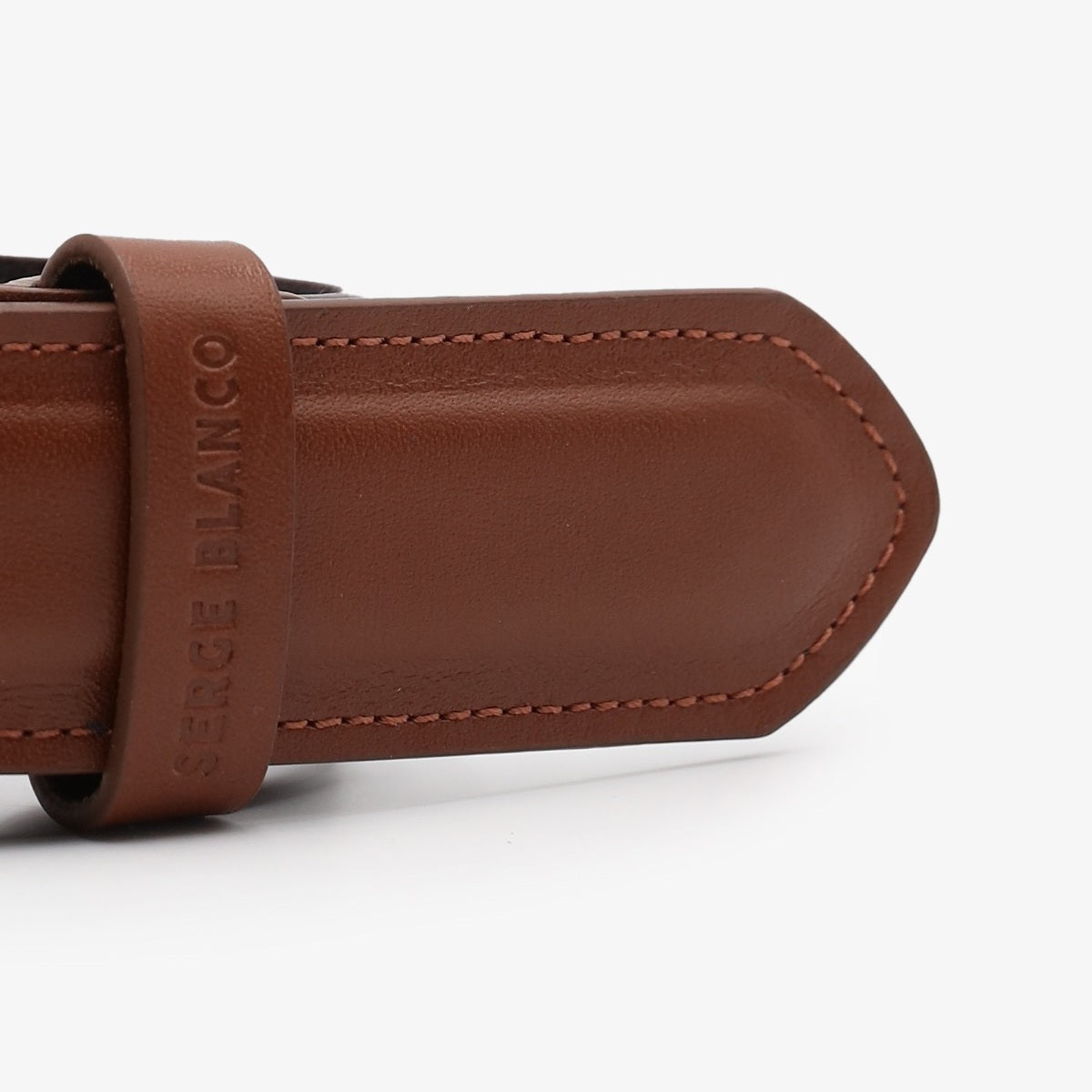 Close-up of the tip and loop of the SERGE BLANCO brown leather belt.