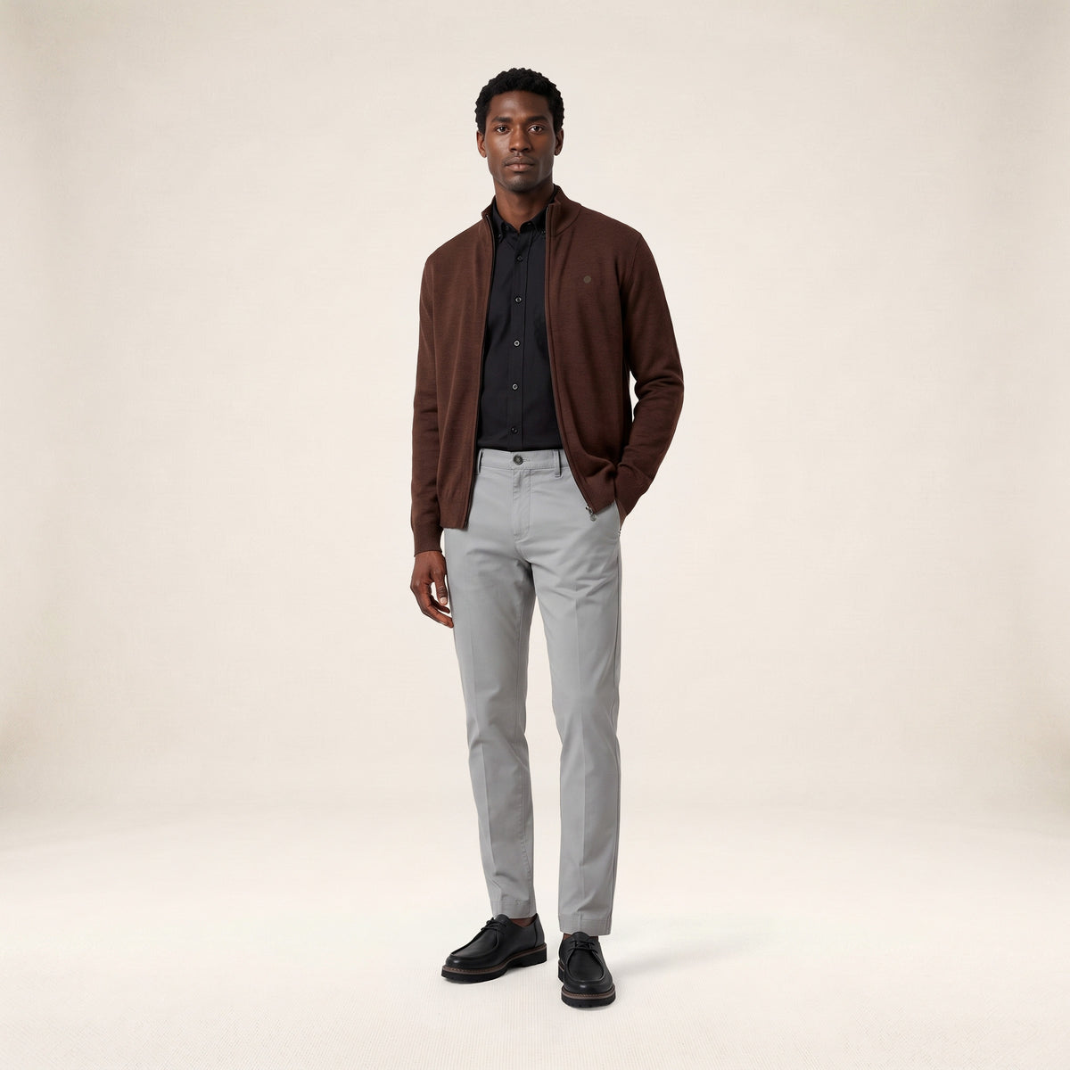 Chino 702 en coton stretch coupe confort gris plume