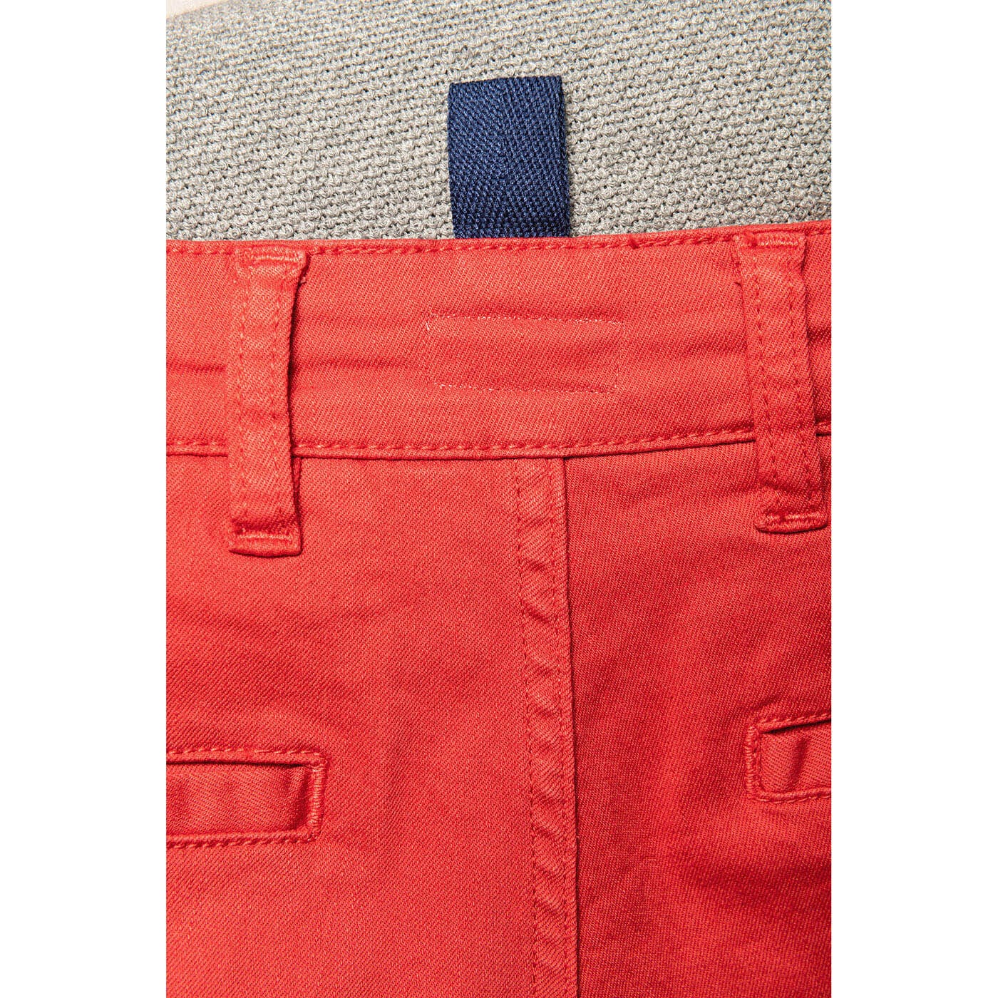 Bermudashorts aus himbeerfarbenem Denim