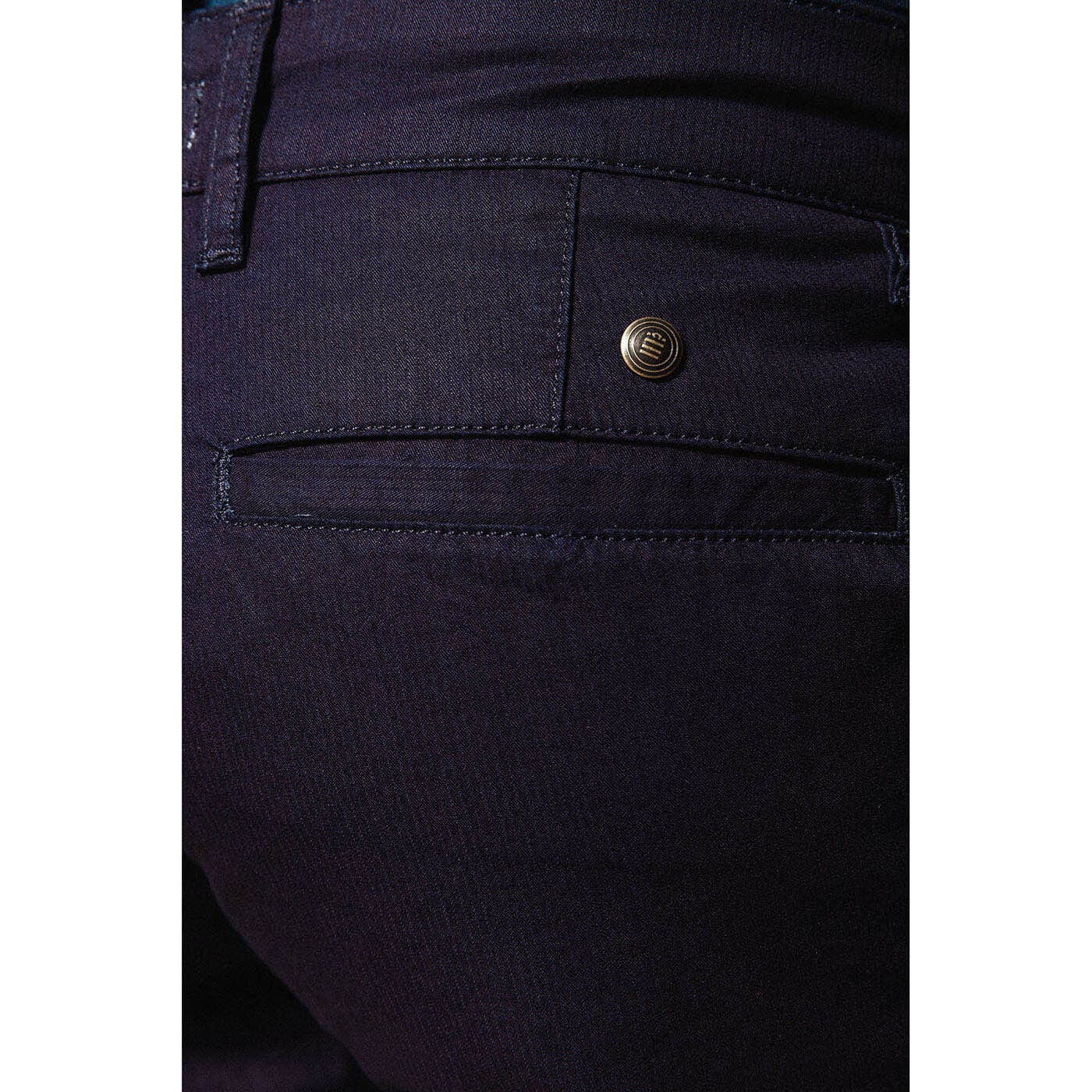 Bermudashorts Chino mit feinen Ton-in-Ton-Streifen