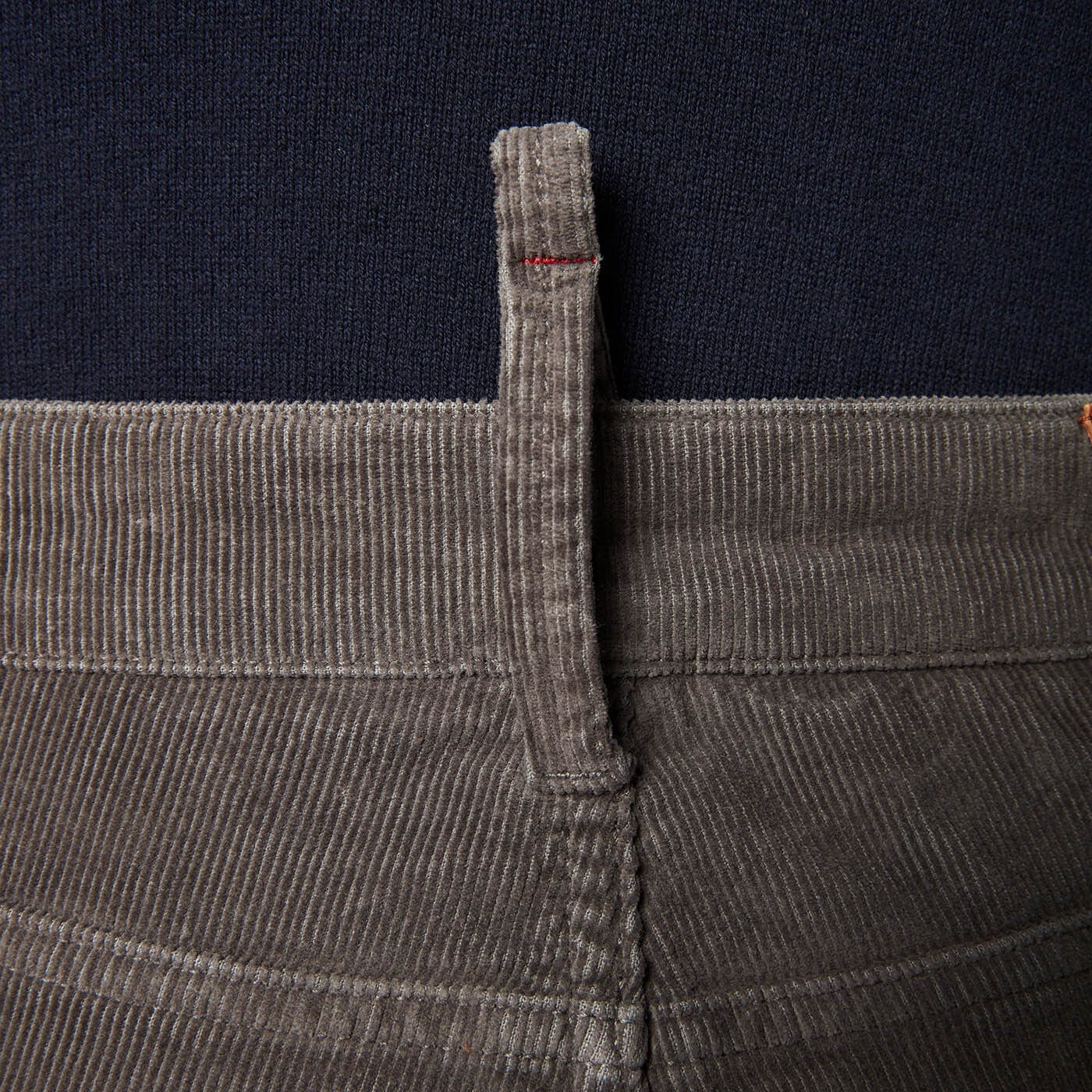 Hose 330 Tapered Fit aus anthrazitfarbenem Samt