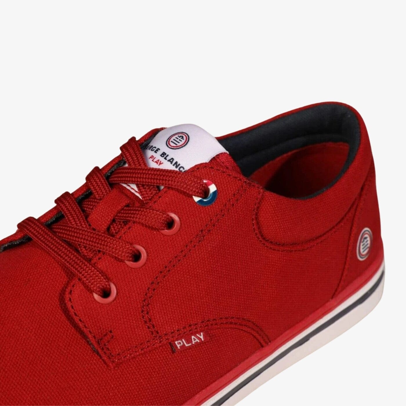 Tennis auf rotem Sandplatz