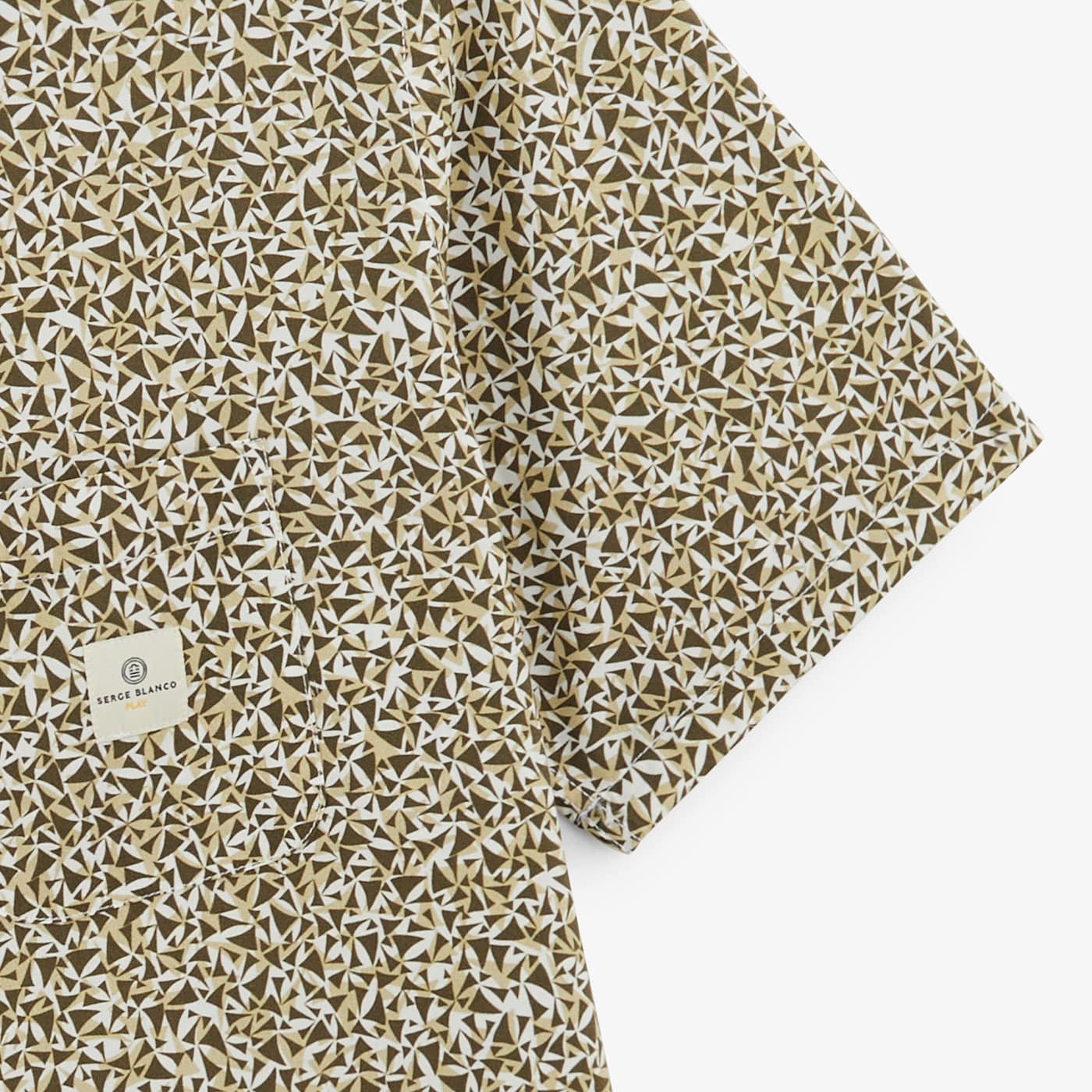 Camicia da uomo a maniche corte con taschino sul petto e motivi verde militare SERGE BLANCO