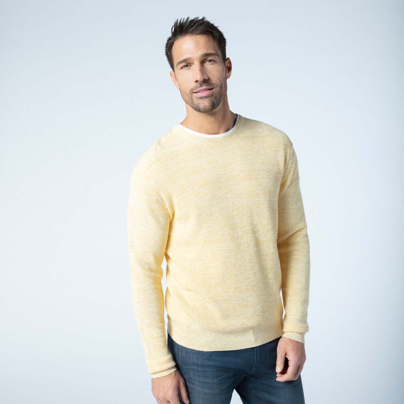 Pull en maille anglaise à col rond jaune