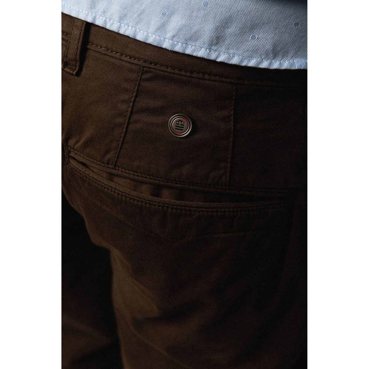 Chino 702 coupe comfort chocolat