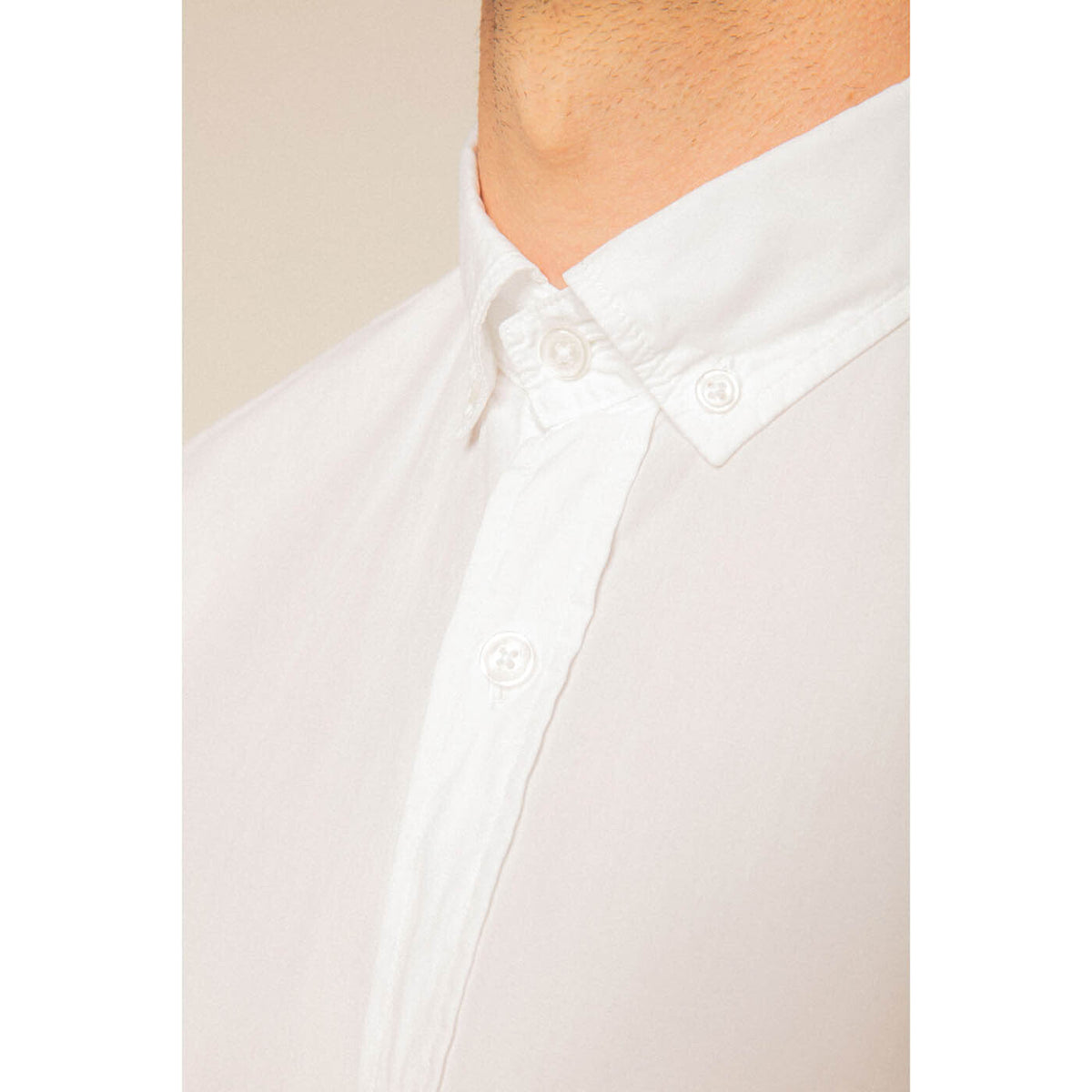 Chemise unie blanche à manches courtes