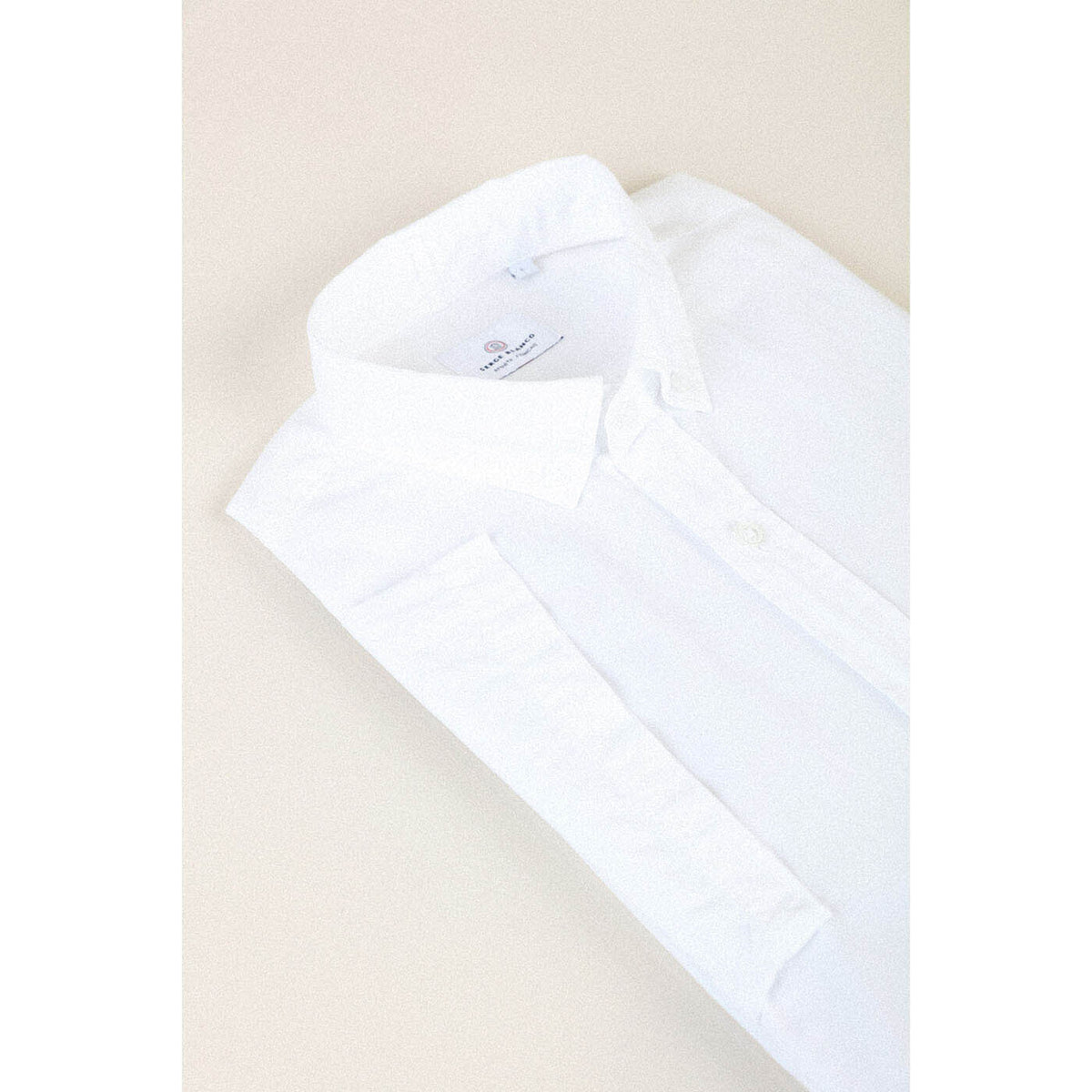 Chemise unie blanche à manches courtes