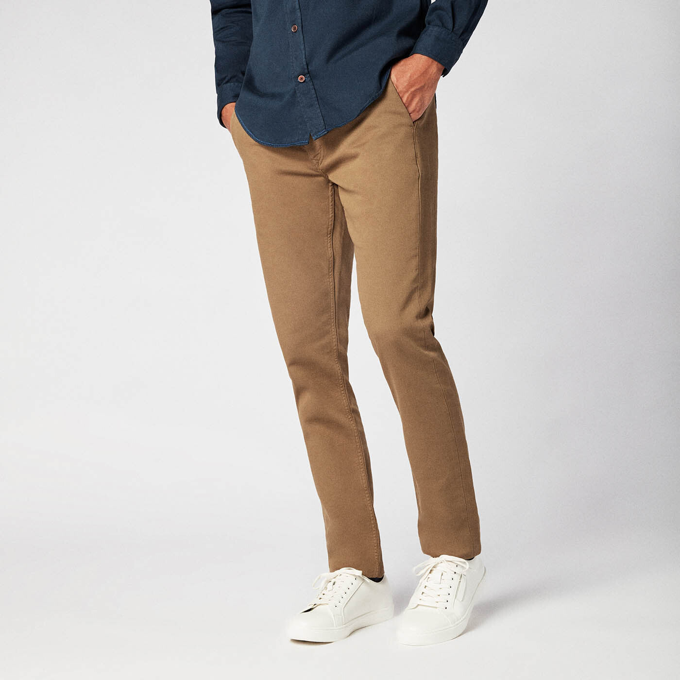 Chino 706 avec détail poche camel