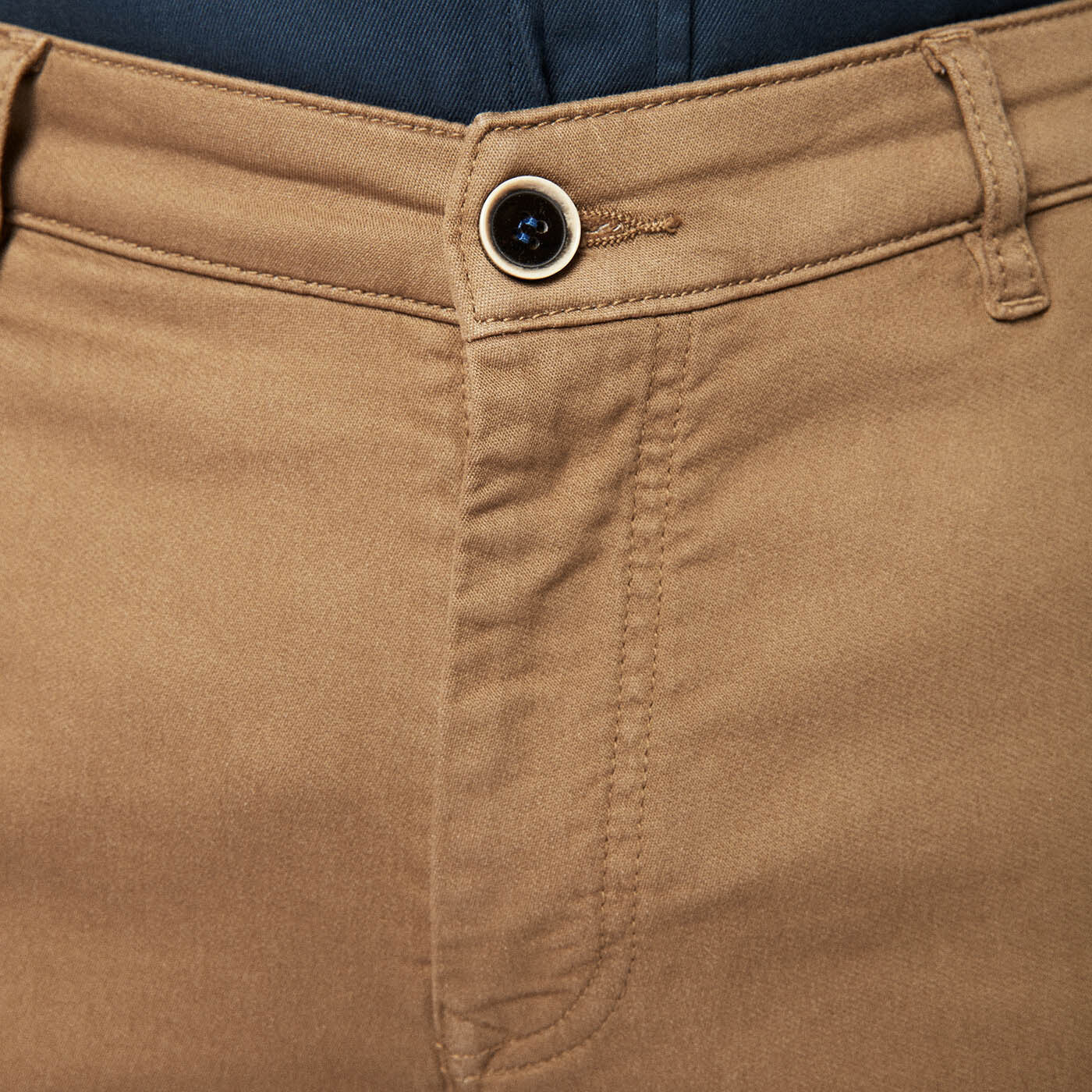 Chino 706 avec détail poche camel