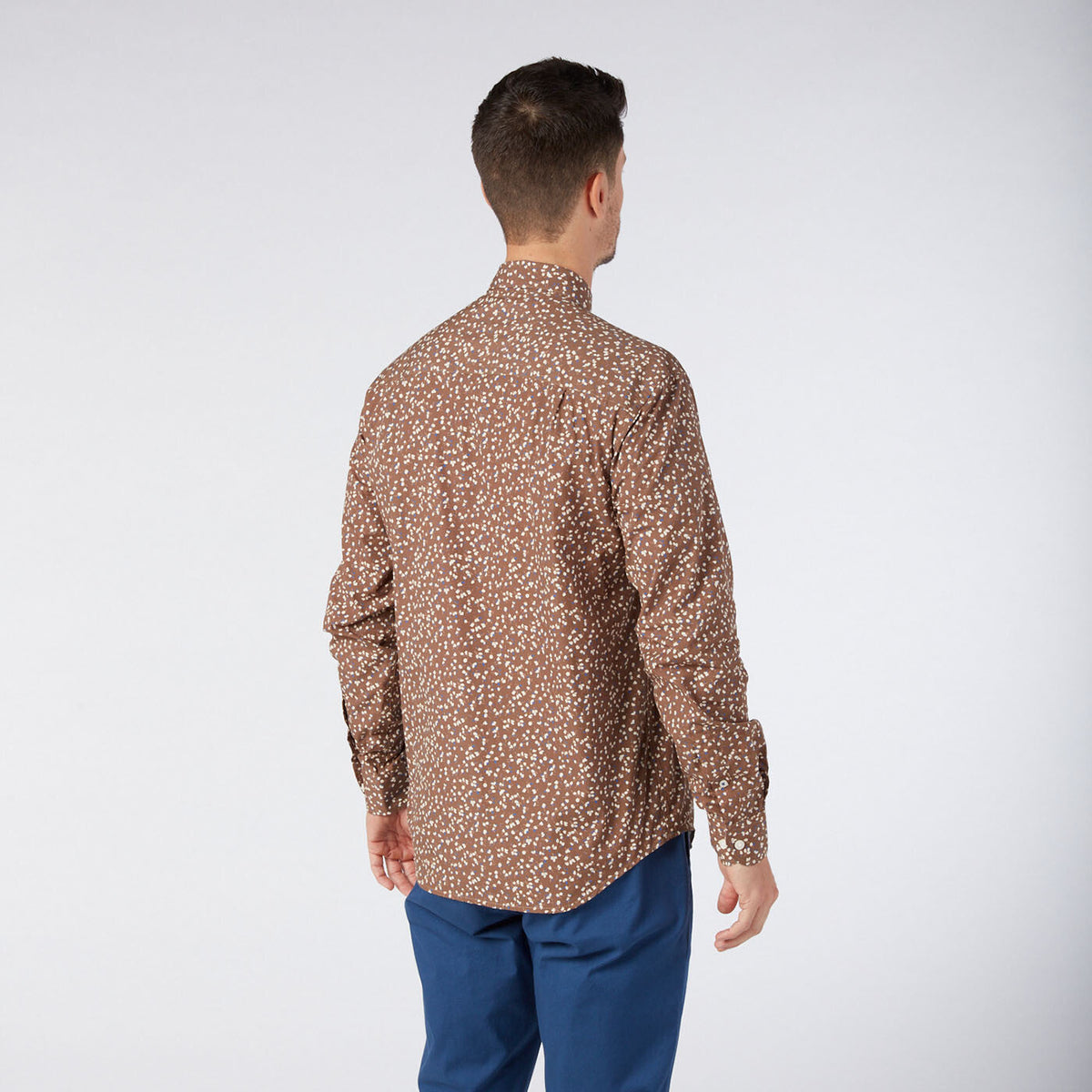 Chemise homme imprimée fleurs marron coupe ajustée