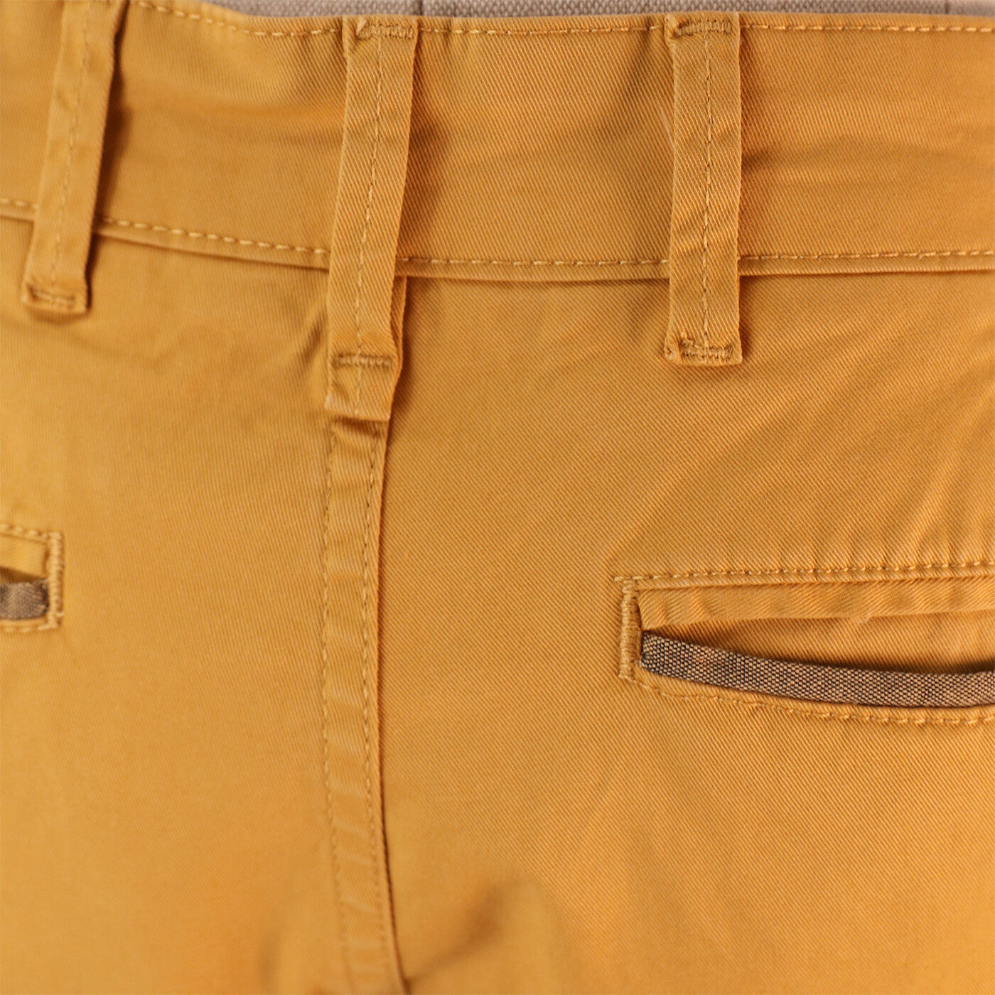 Chino 702 jaune coupe comfort fit