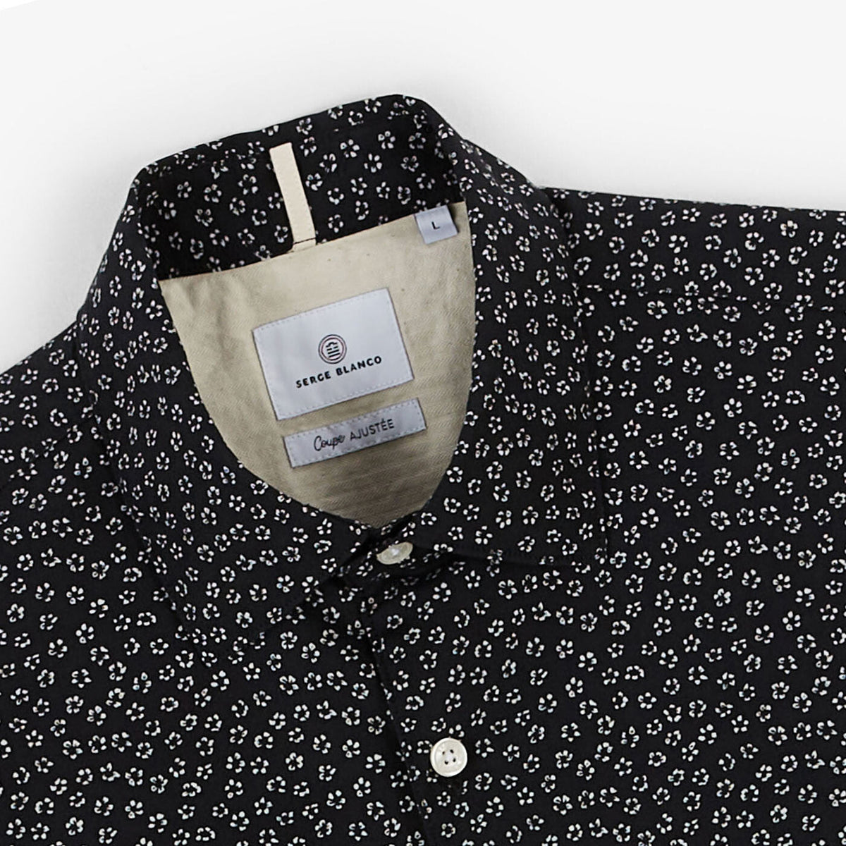 Chemise homme imprimée estampes fleurs noir coupe ajustée