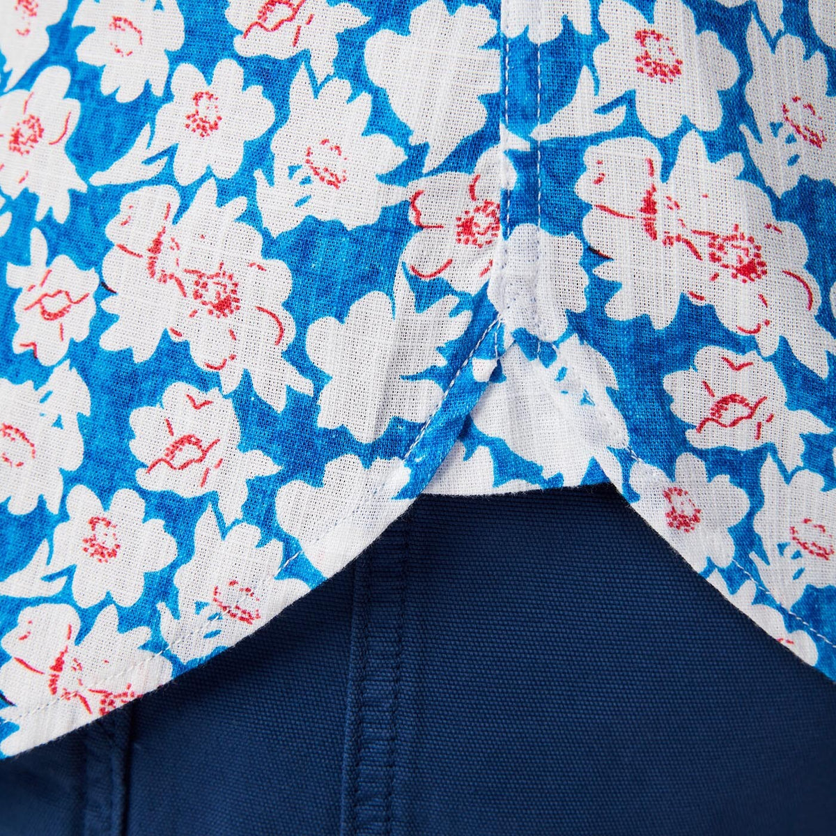 Chemise manches courtes bleue avec imprimé floral