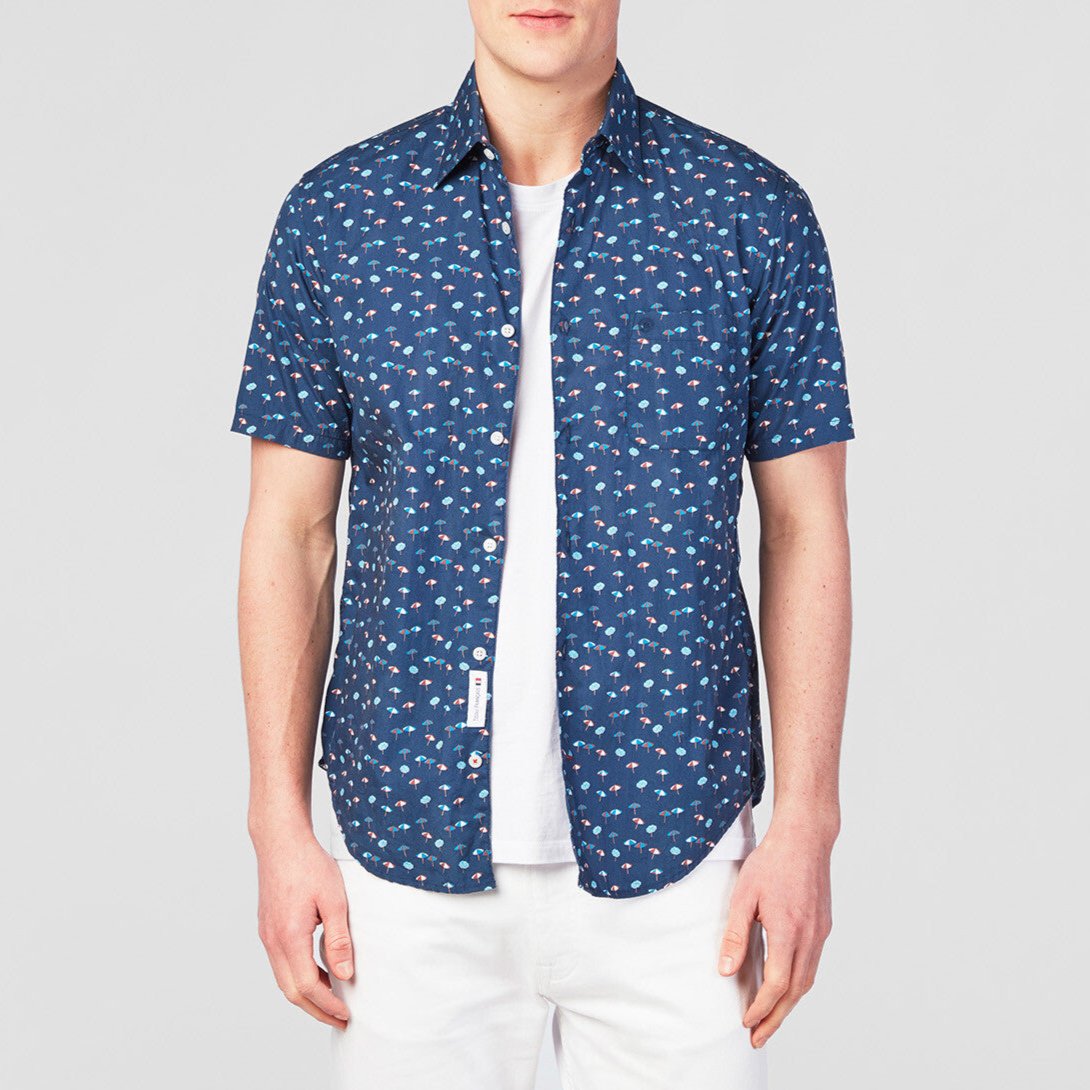 Chemise manches courtes bleu marine imprimé parasols