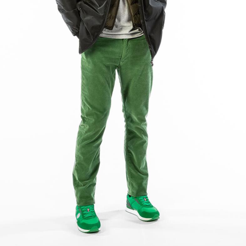 Pantalon 330 velours coupe tapered vert olive