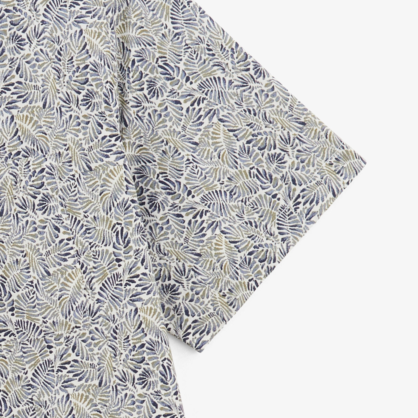 Caracas shirt with cloud foliage print