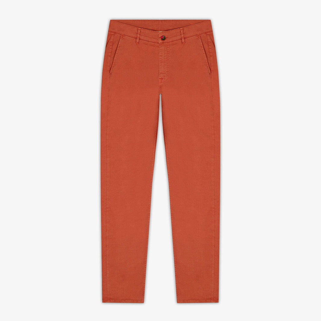 Chino 702, vestibilità comoda, color zucca