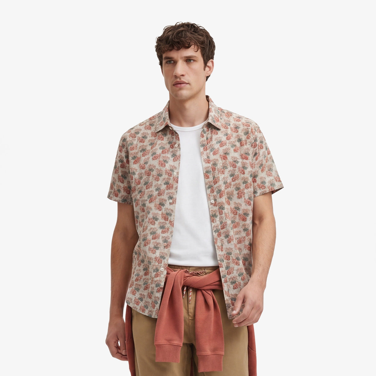 Camisa de manga corta beige con estampados de personajes