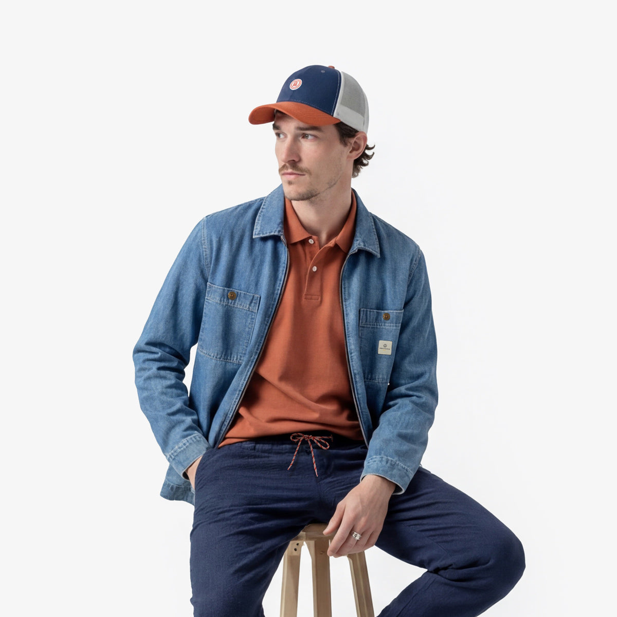 Casquette trucker bleu marine et rouille