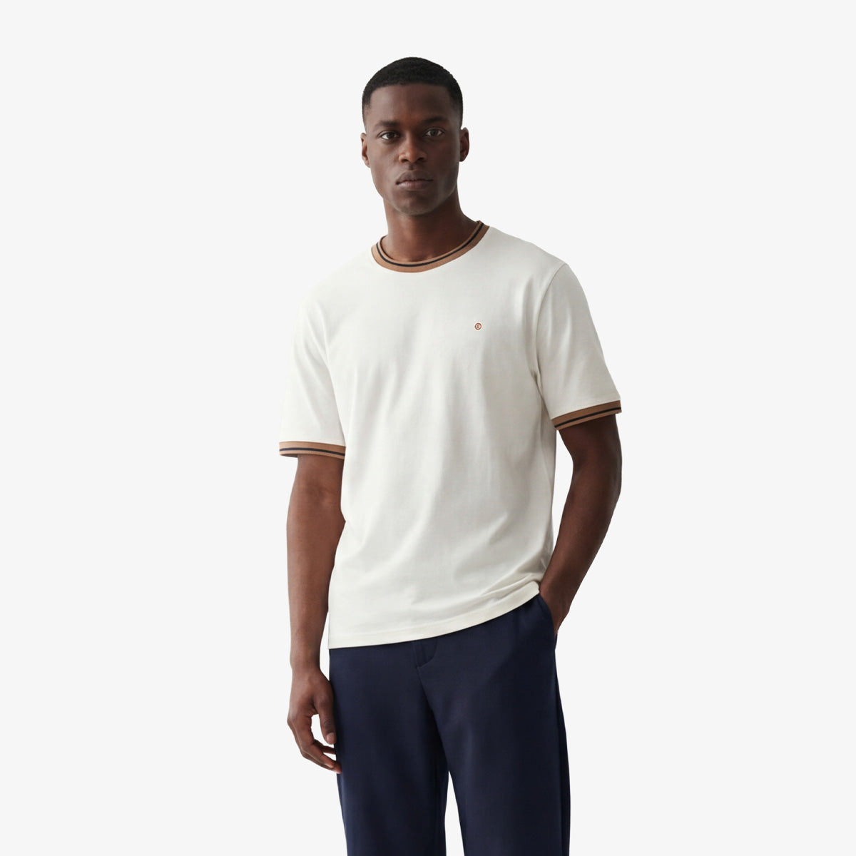 T-shirt col rond avec bords côtelés colorés en coton