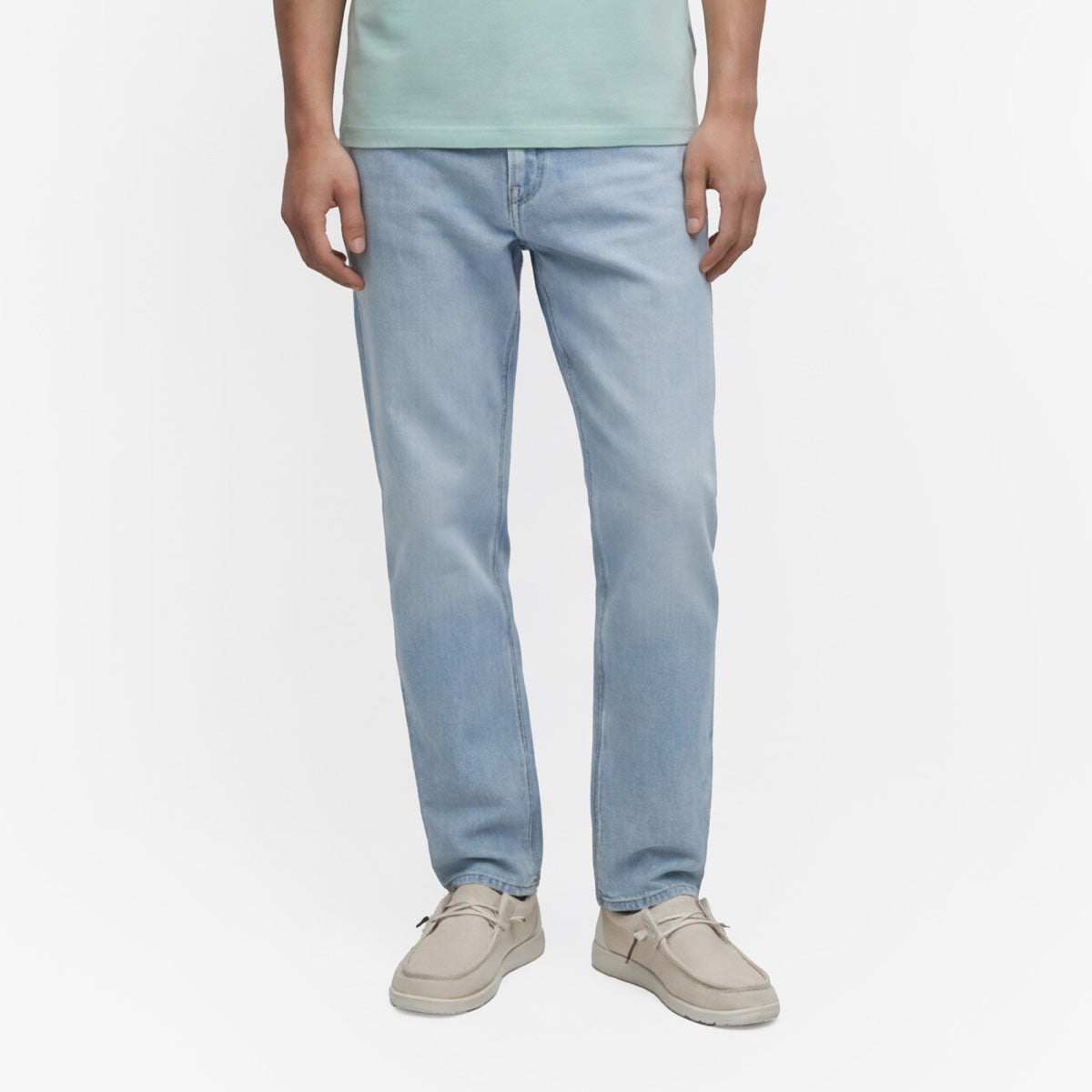 Jean 331 le fheistiú barrchaolaithe, cadás bán gorm