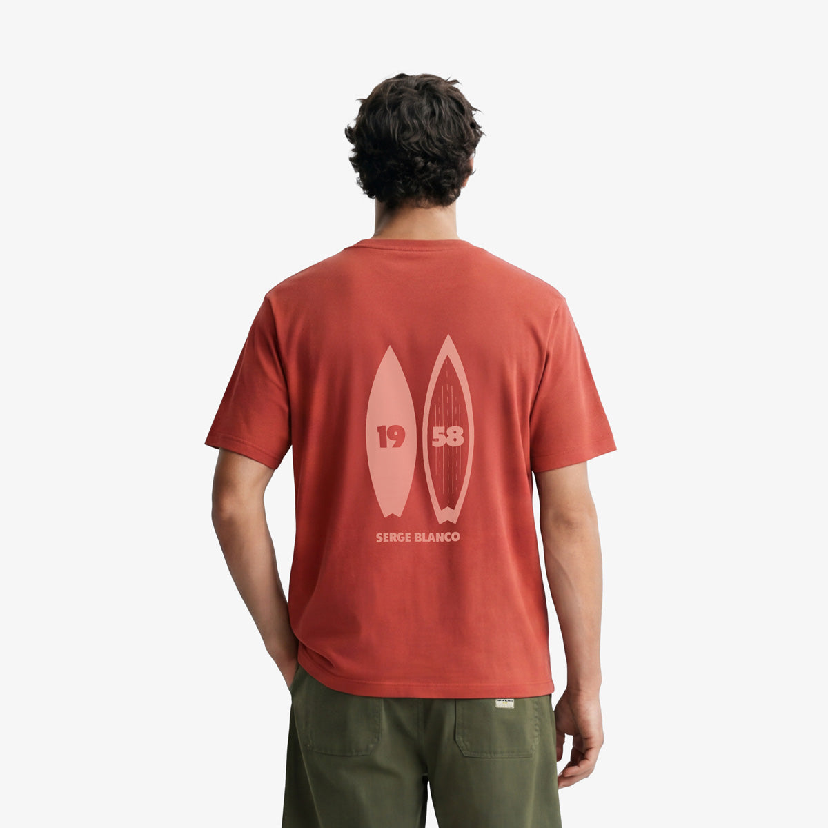 Camiseta de algodón con cuello redondo y estampado en la espalda, color naranja óxido