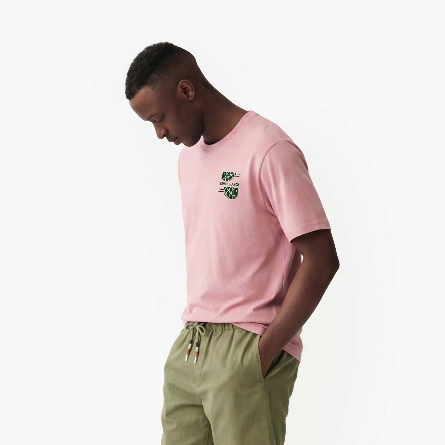 Camiseta de cuello redondo con estampado en el pecho, de algodón rosa.