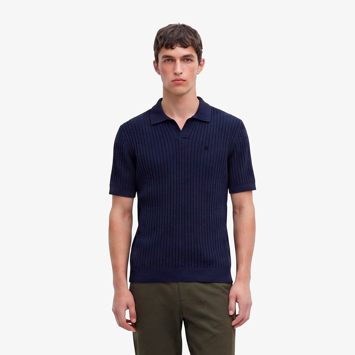 Geansaí polo gearr-mhuinchille Milan i gcadás gorm cabhlaigh agus línéadach