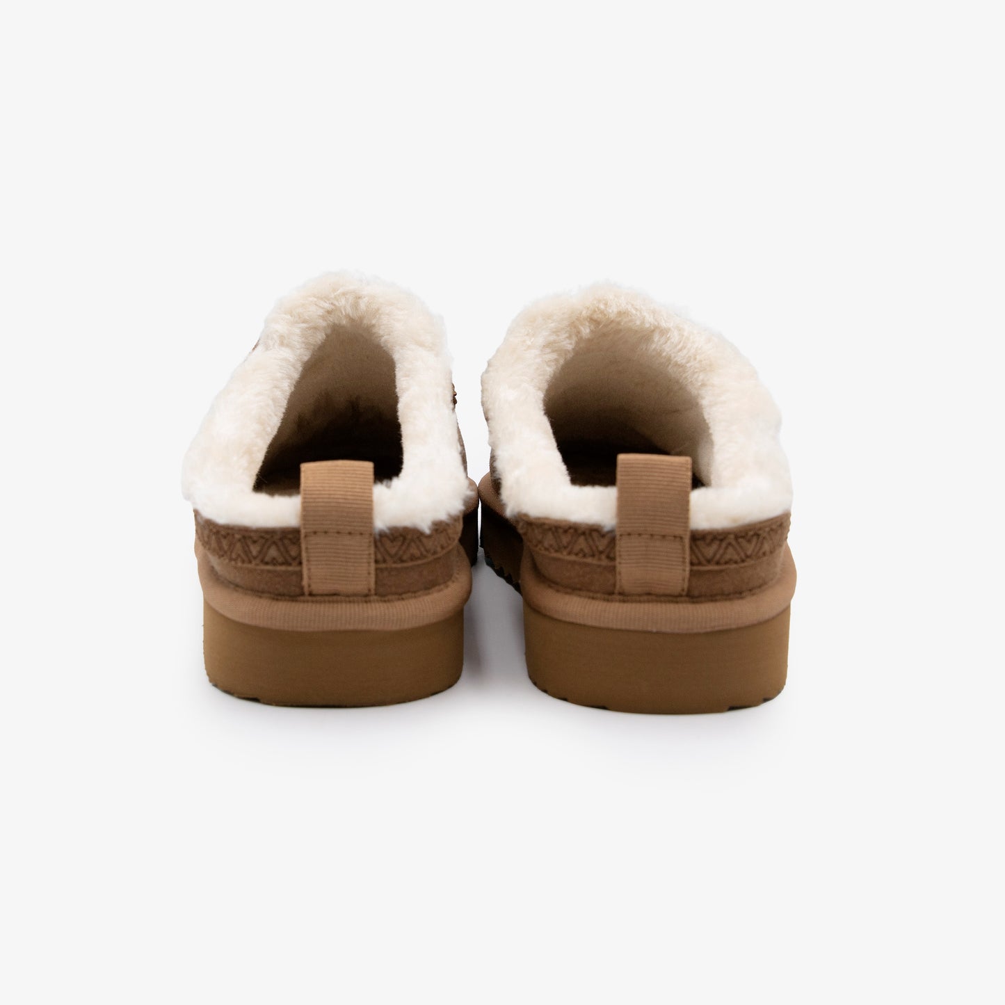 Vue arrière des chaussons Kansas camel, languette gros-grain et doublure fourrure synthétique crème