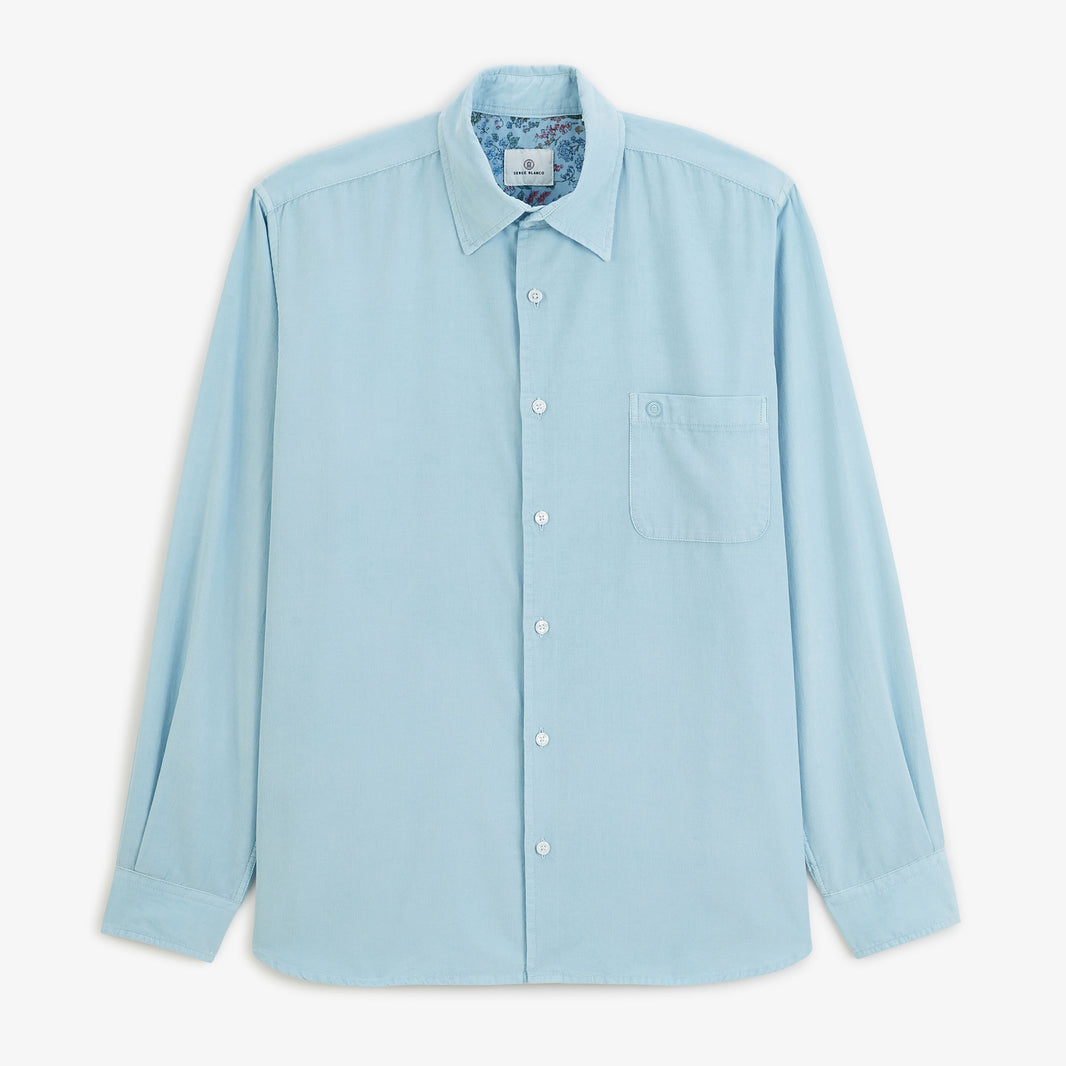 Chemise manches longues en velours côtelé bleu, vue de face.