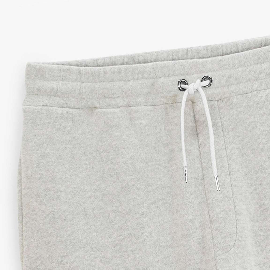 Détail de la taille élastiquée et du cordon blanc du jogging Paolo gris chiné.