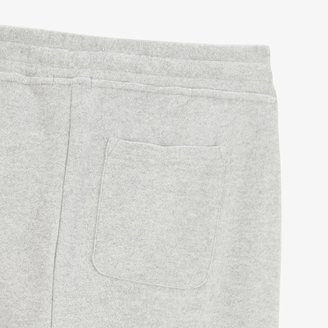 Détail de la poche arrière du jogging Paolo gris chiné.