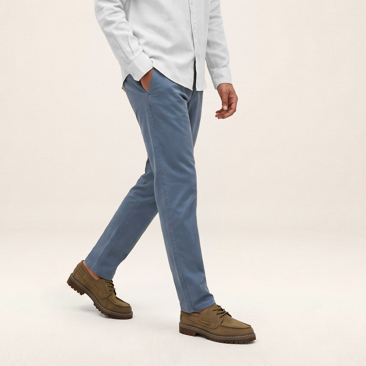 Pantalones de corte cómodo de algodón elástico, color azul lupino, modelo 702