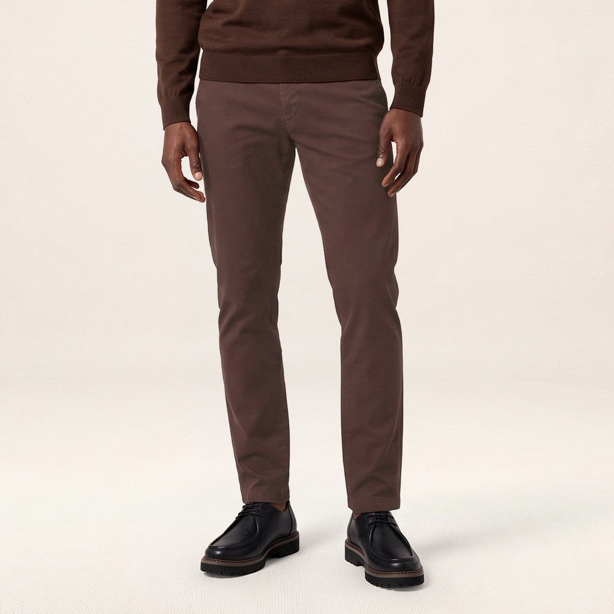Chino 702 en coton stretch coupe confort marron brownie