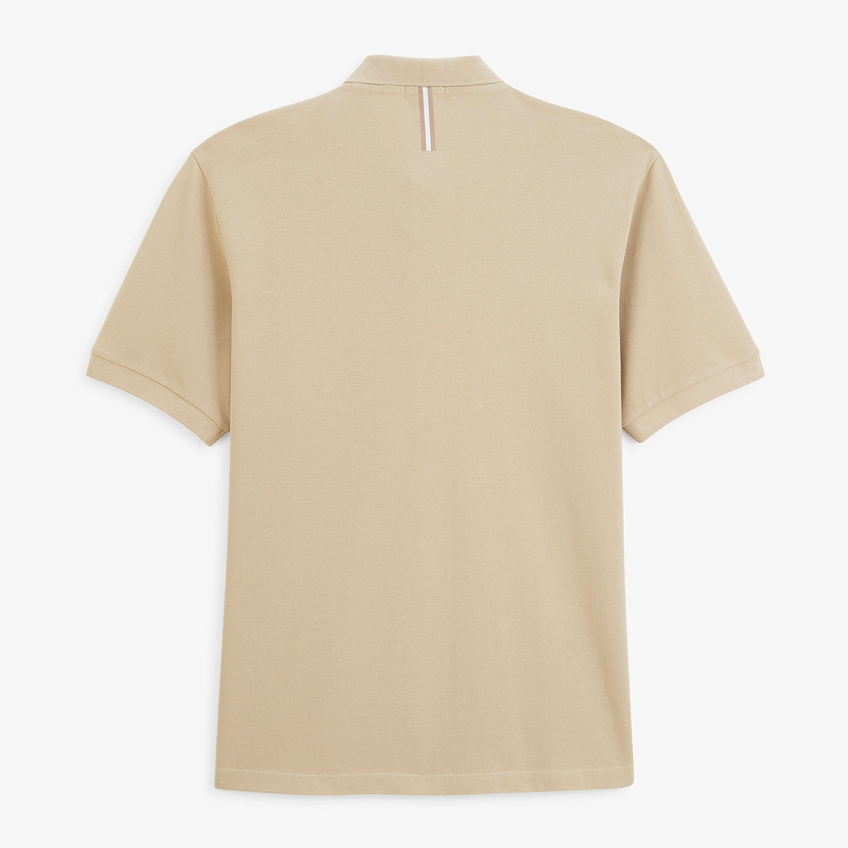 Polo piqué Lucas beige travertin SERGE BLANCO vu de dos, avec une bande verticale beige et blanche sous le col.