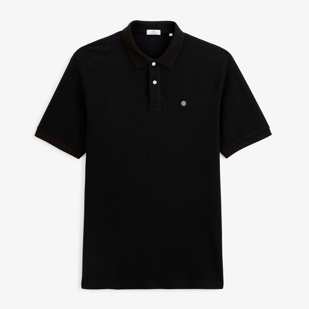 Polo piqué Lucas noir SERGE BLANCO à manches courtes, vu de face, avec deux boutons blancs et logo poitrine.