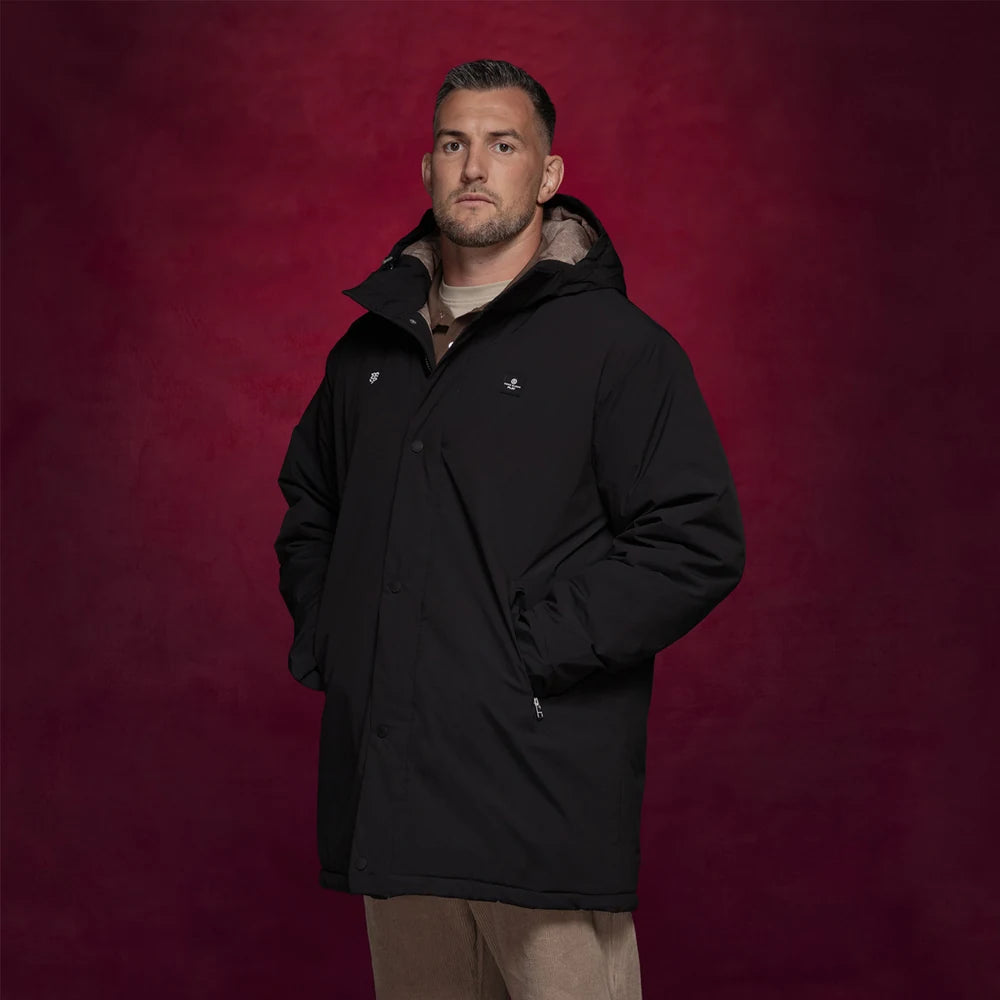 Parka noire Stade Toulousain x SERGE BLANCO portée
