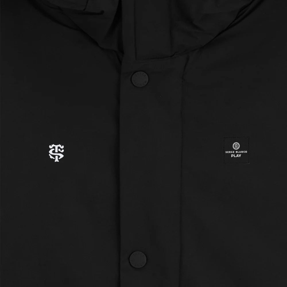 Détail des logos sur la parka noire Stade Toulousain x SERGE BLANCO