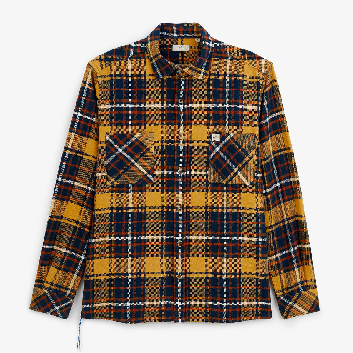 Camicia sopra la giacca a quadri tartan giallo senape SBPLAY, vista frontale.