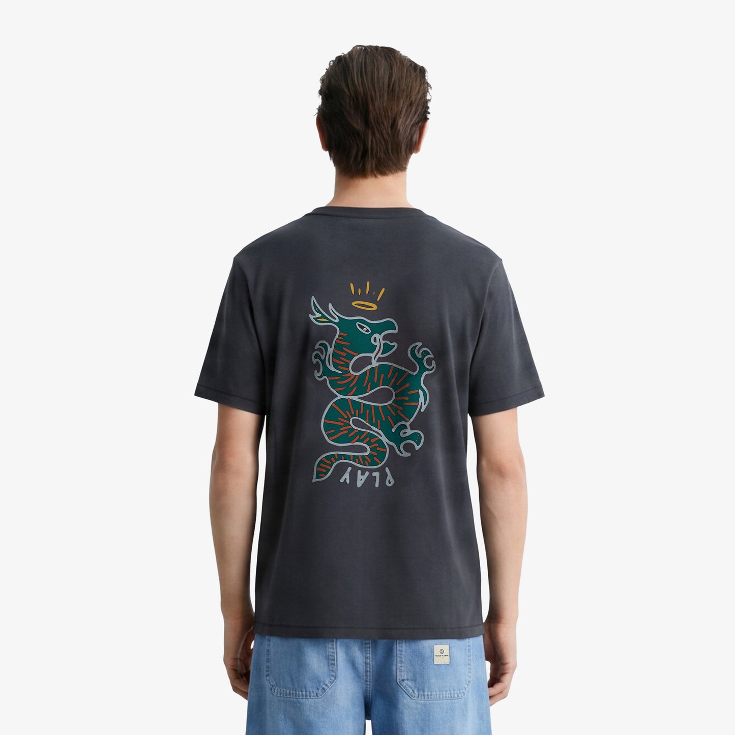 Camiseta de cuello redondo gris carbón de algodón estampada con dragón en la espalda