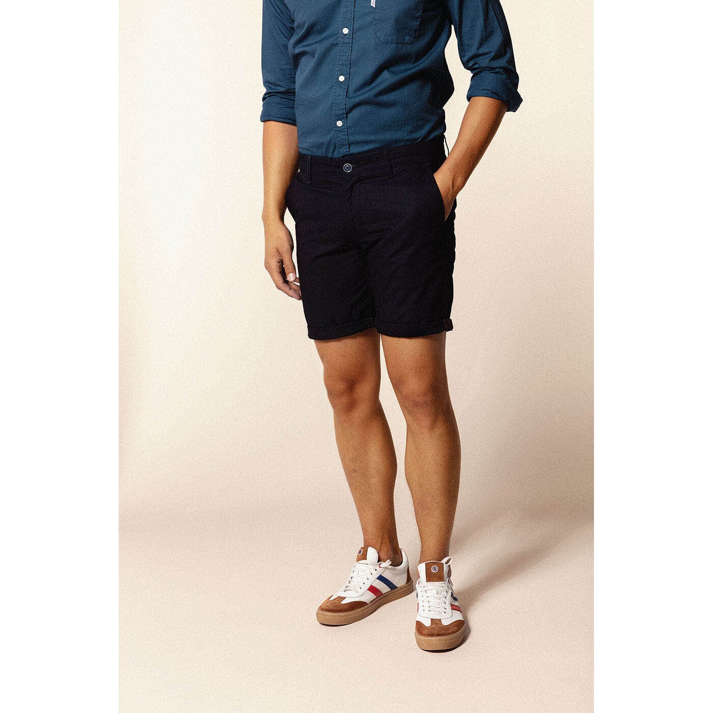 Bermudashorts Chino mit  feinen Ton-in-Ton-Streifen