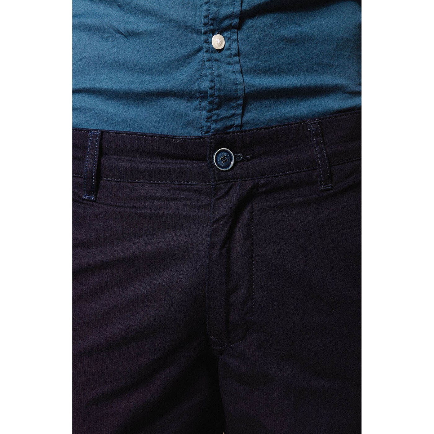 Bermudashorts Chino mit  feinen Ton-in-Ton-Streifen