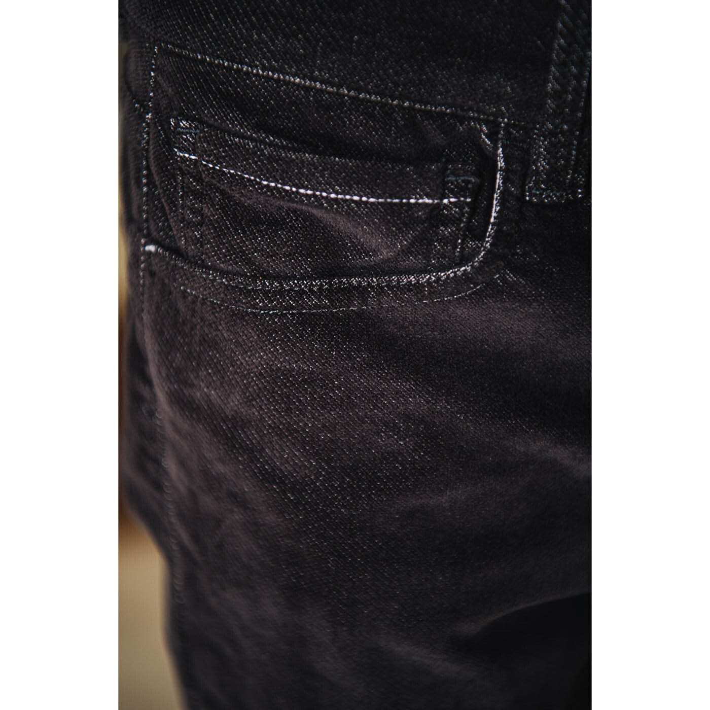 Hose mit 5 Taschen aus Stretch-Samt