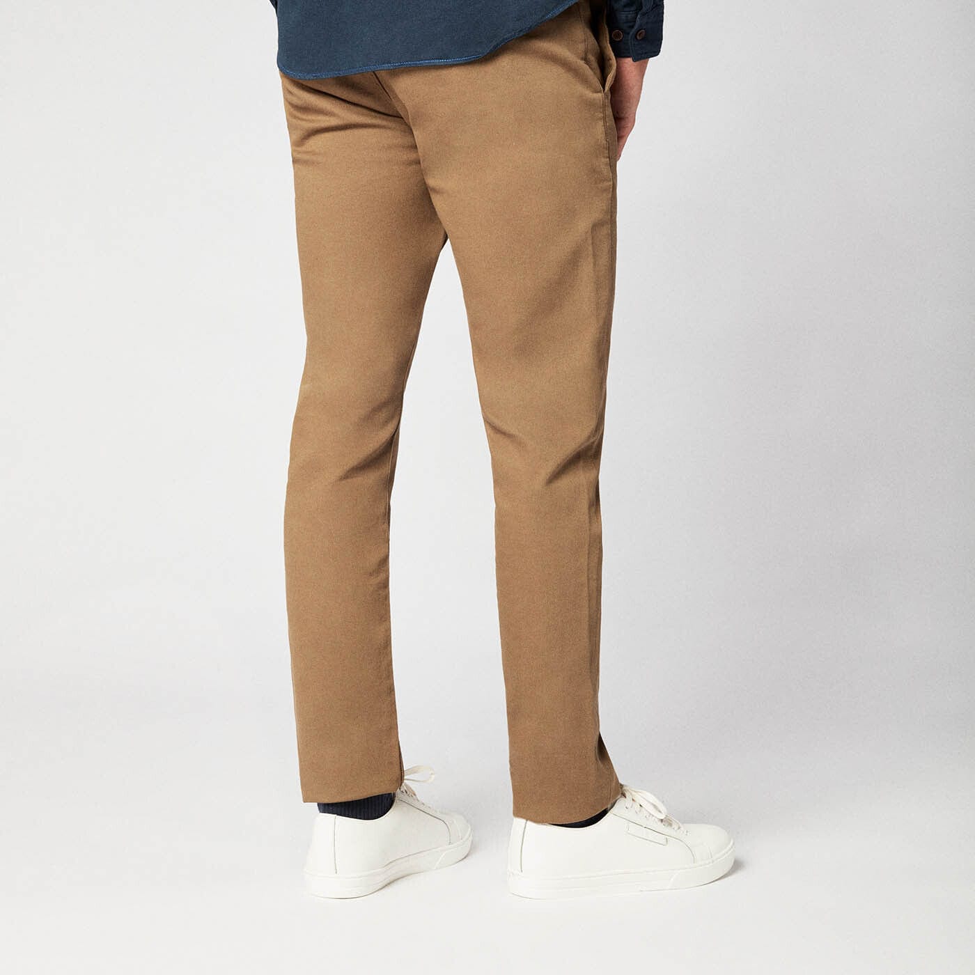 Chino 706 mit kamelfarbenen Taschendetails
