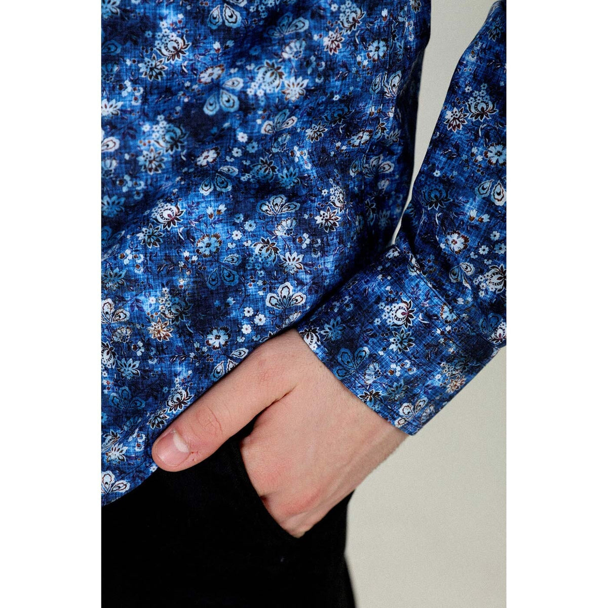 Langärmliges Hemd mit Print in Marineblau