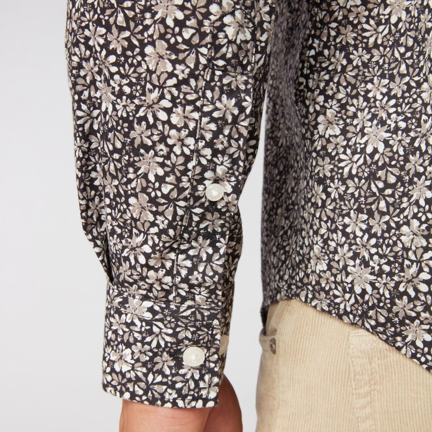 Herrenhemd mit Blumenprint, taillierter Schnitt