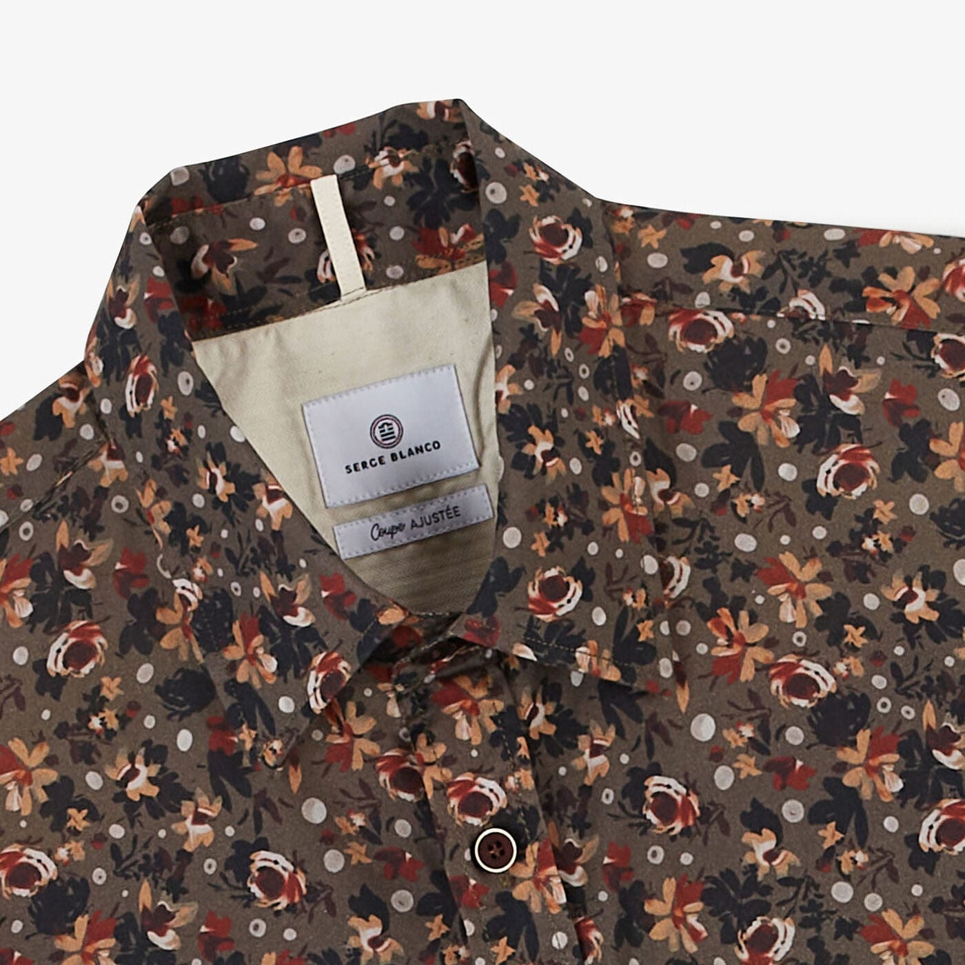 Braunes Hemd mit Blumenmuster und tailliertem Schnitt