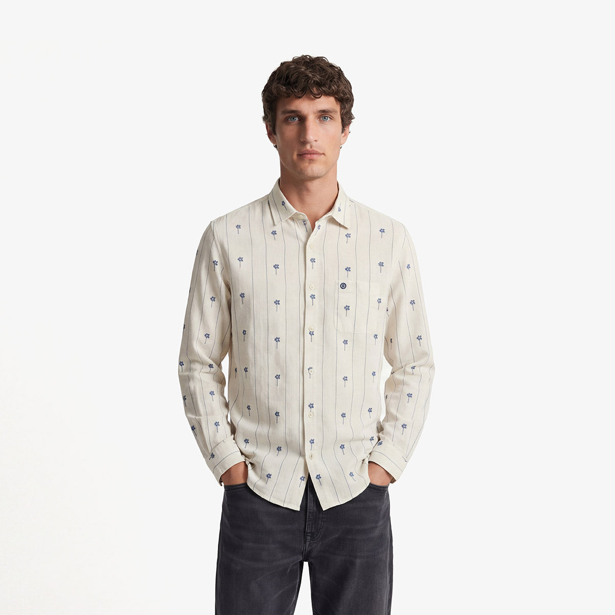 Langärmliges Hemd aus weißer Jacquard-Baumwolle mit gestickten Blumen MÄNNER SERGE BLANCO