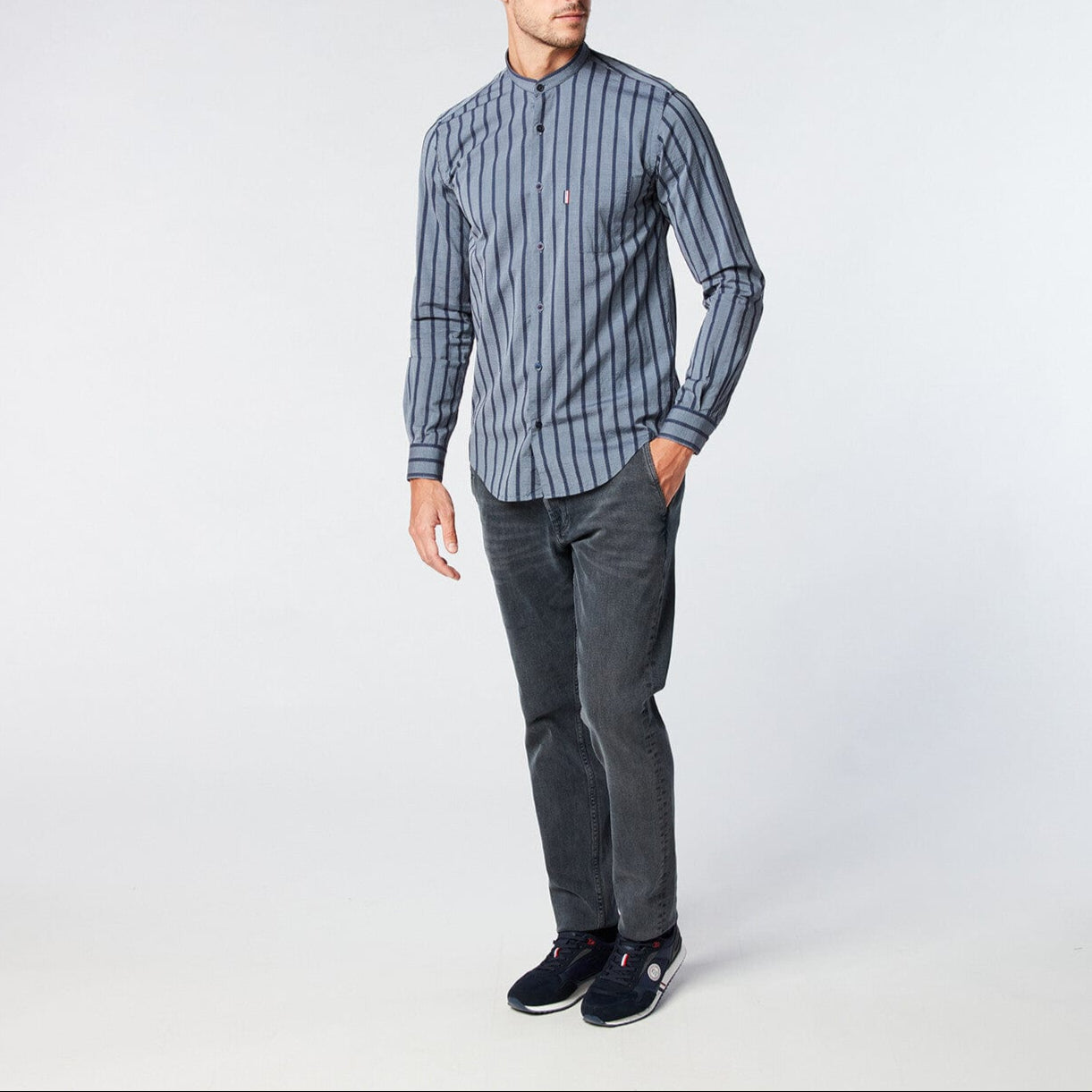 Herrenhemd mit Streifen, taillierter Schnitt, aus blauer Baumwolle, Herren-Serge Blanco