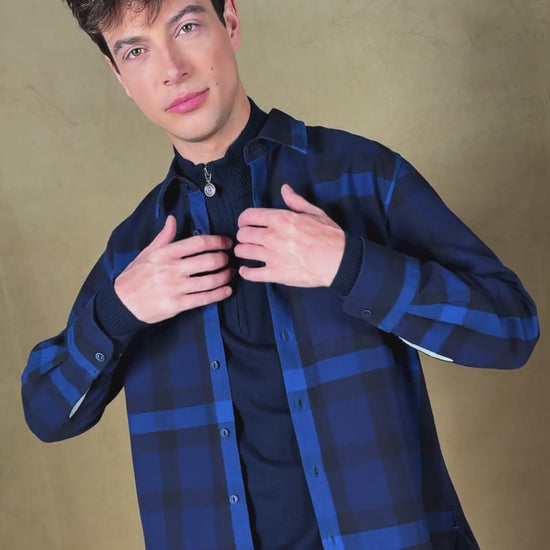 Pullover mit Stehkragen und Reißverschluss in Dunkelblau Malo Serge Blanco Look